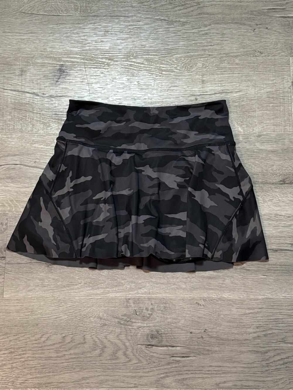 Athleta Ace Printed Tennis Skort 13.5 Skirt Camo Sz Small Pockets